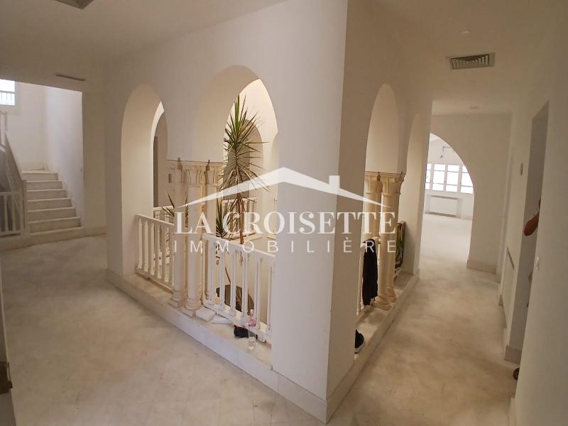 Villa S+7 avec piscine à Gammarth